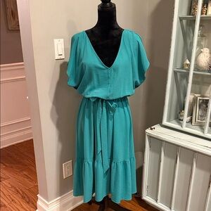 Midi dress short sleeve with tie.